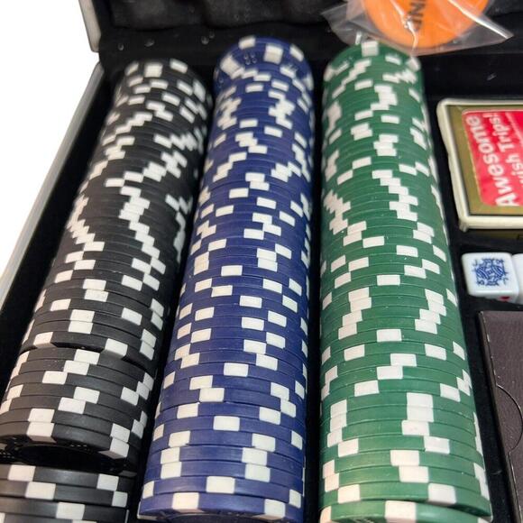 300-Piece Poker Set with Aluminum Carrying Case & Professional Weight Chips. - Picture 3 of 9